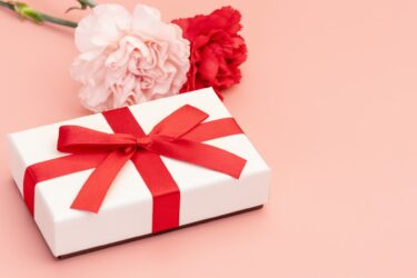 【50代へのプレゼント】女性が喜ぶ6つのアイデアをご紹介します！